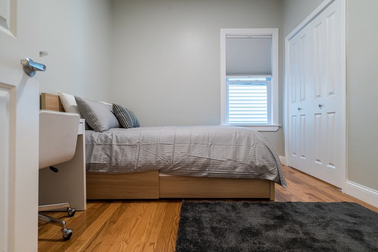 728 E 2nd St #1 - Photo 5 of 15