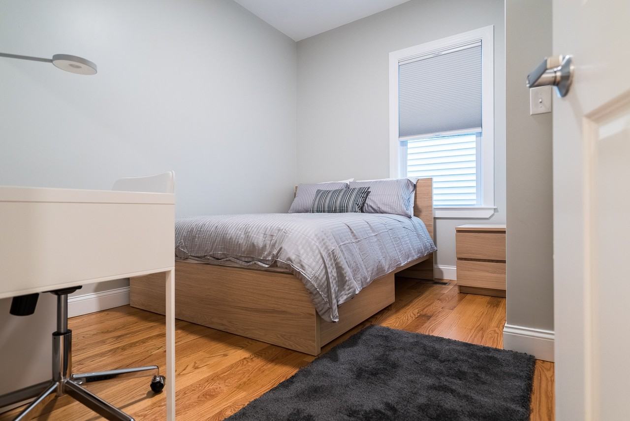 728 E 2nd St #1 - Photo 6 of 15