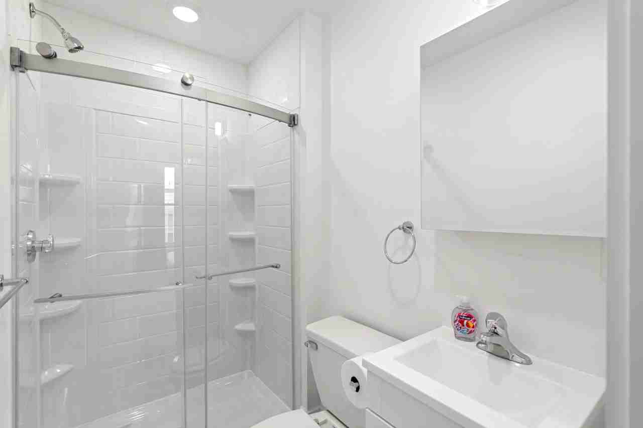 621 E 8th St #8 - Photo 3 of 18