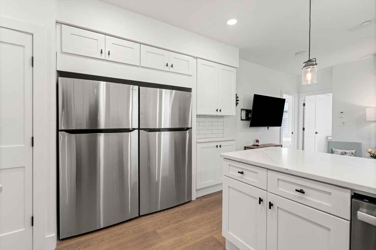 621 E 8th St #8 - Photo 5 of 18