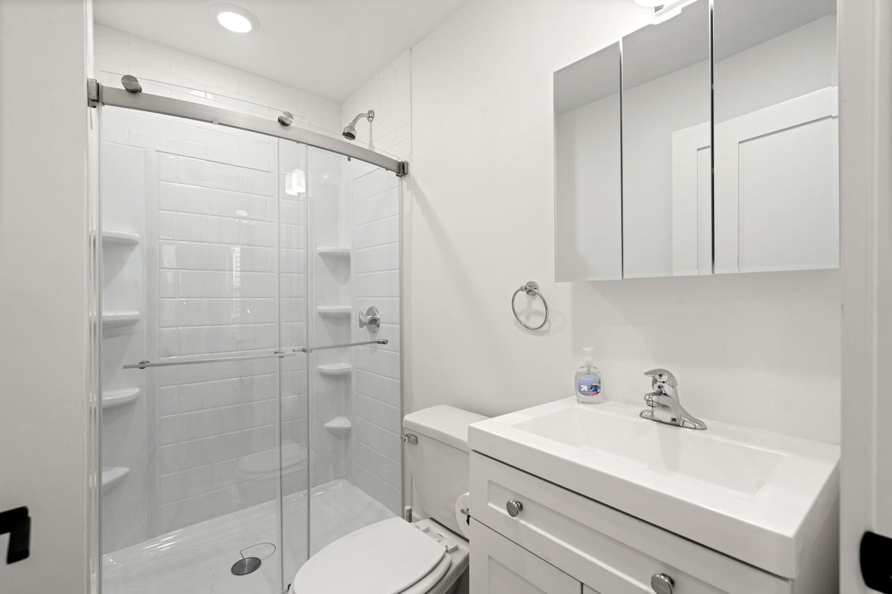 621 E 8th St #8 - Photo 7 of 18