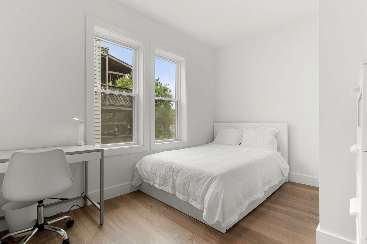 621 E 8th St #7 - Photo 4 of 17