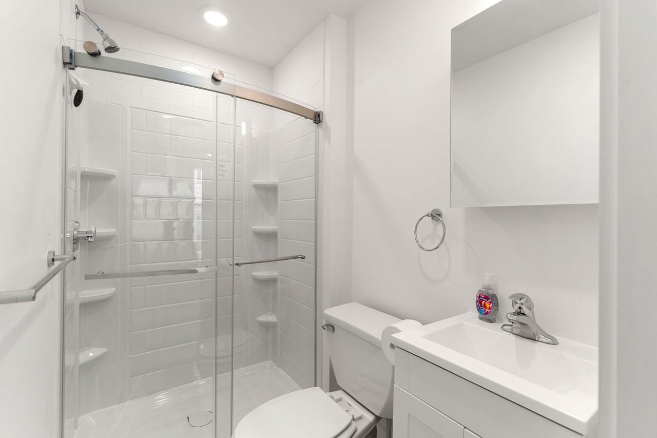 621 E 8th St #7 - Photo 5 of 17