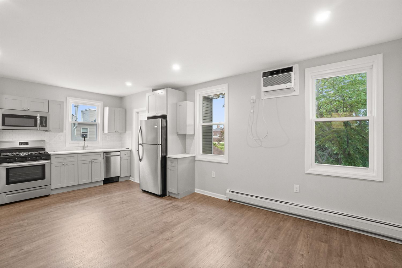 14 W 19th St #3 - Photo 4 of 12