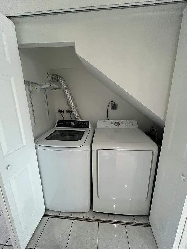 5437 W 21st Ave #1 - Photo 5 of 10