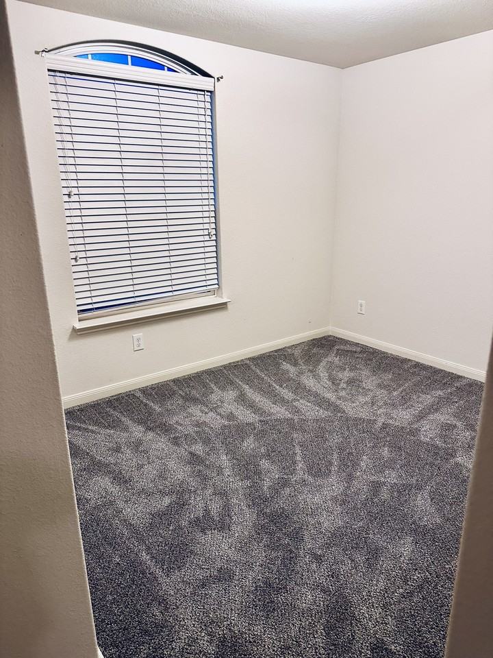 1611 White Mountain Way #NA - Photo 5 of 16