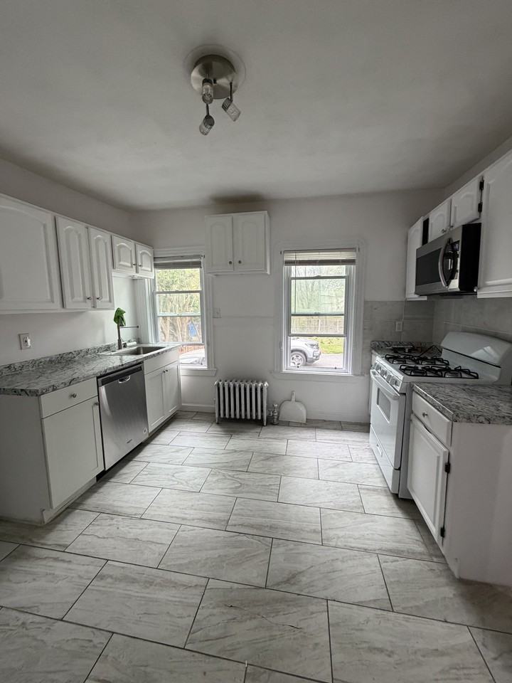 105 Arnold St #1 - Photo 2 of 7