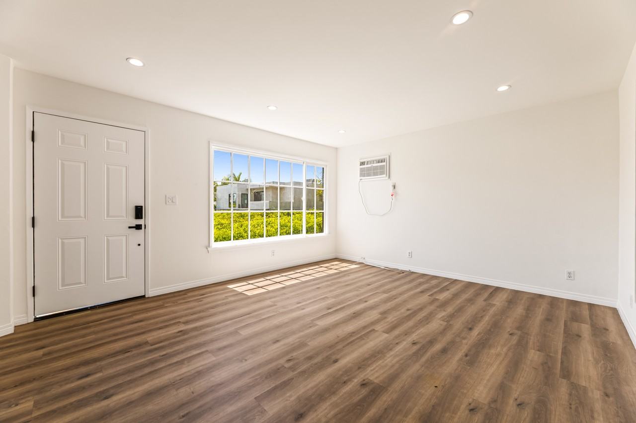 801 S Burnside Ave #A - Photo 3 of 18