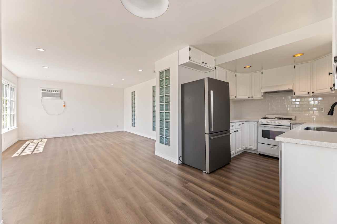 801 S Burnside Ave #A - Photo 7 of 18