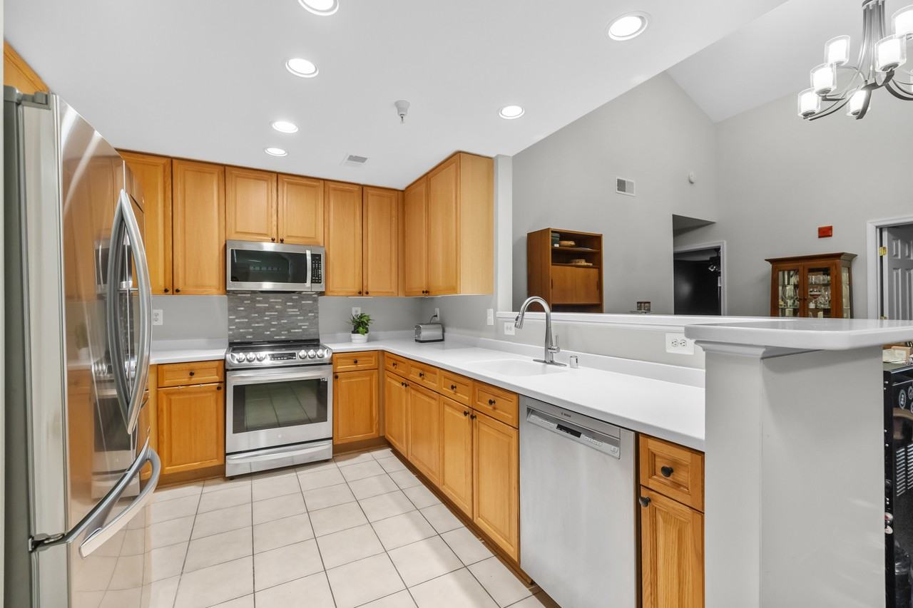 5108 Donovan Dr #404 - Photo 2 of 22