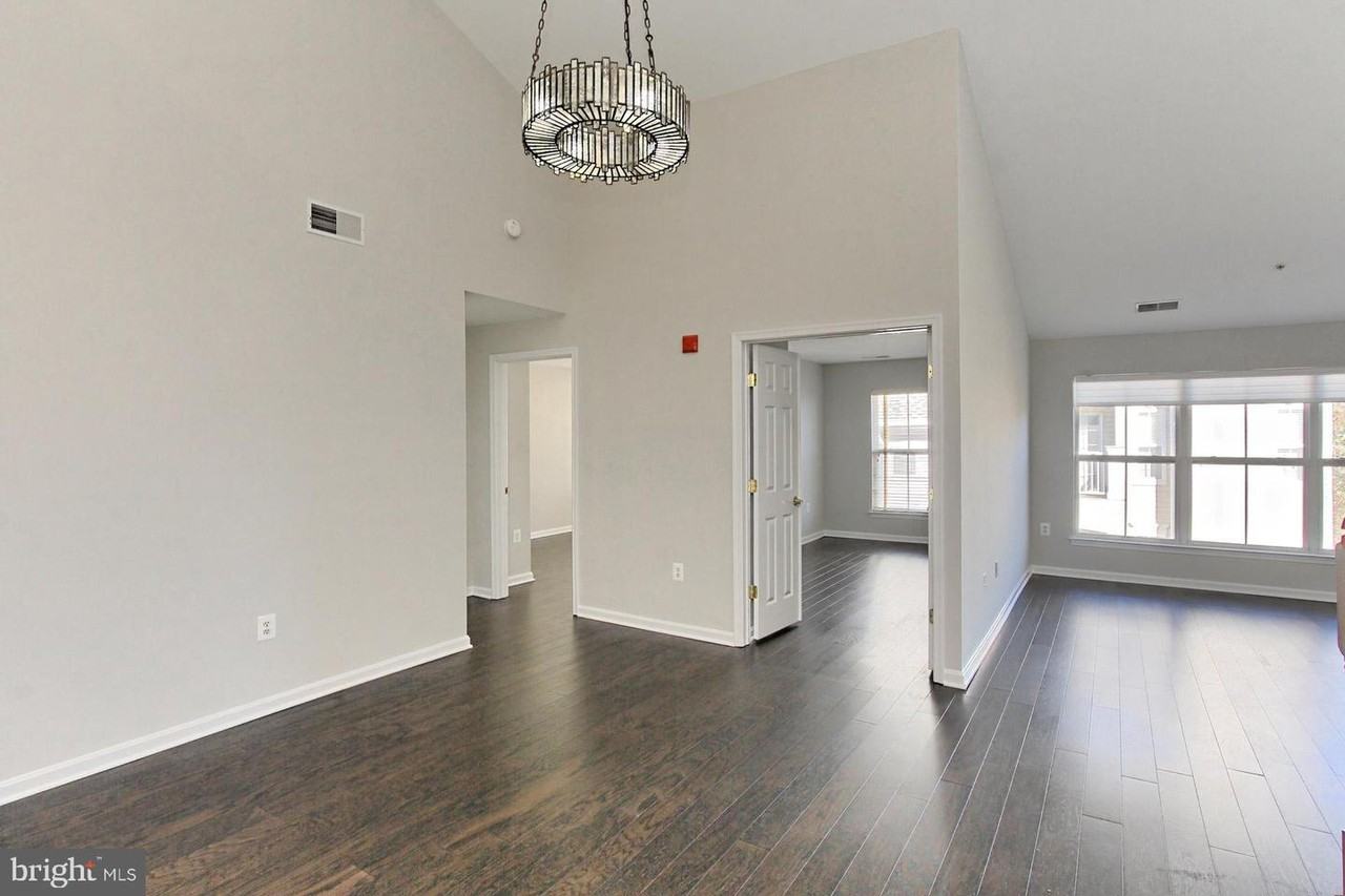 5108 Donovan Dr #404 - Photo 7 of 22