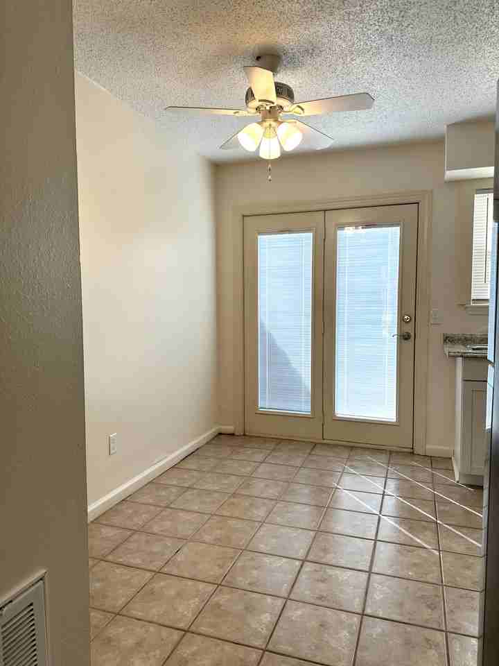 1370 N Oakland Ave #1 - Photo 3 of 7