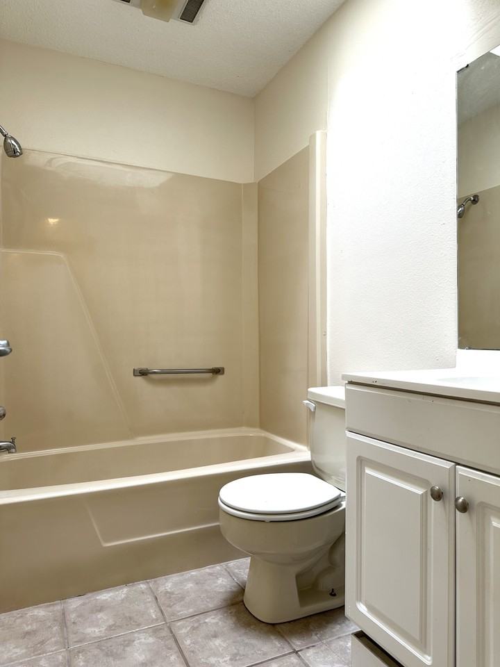 1370 N Oakland Ave #1 - Photo 7 of 7