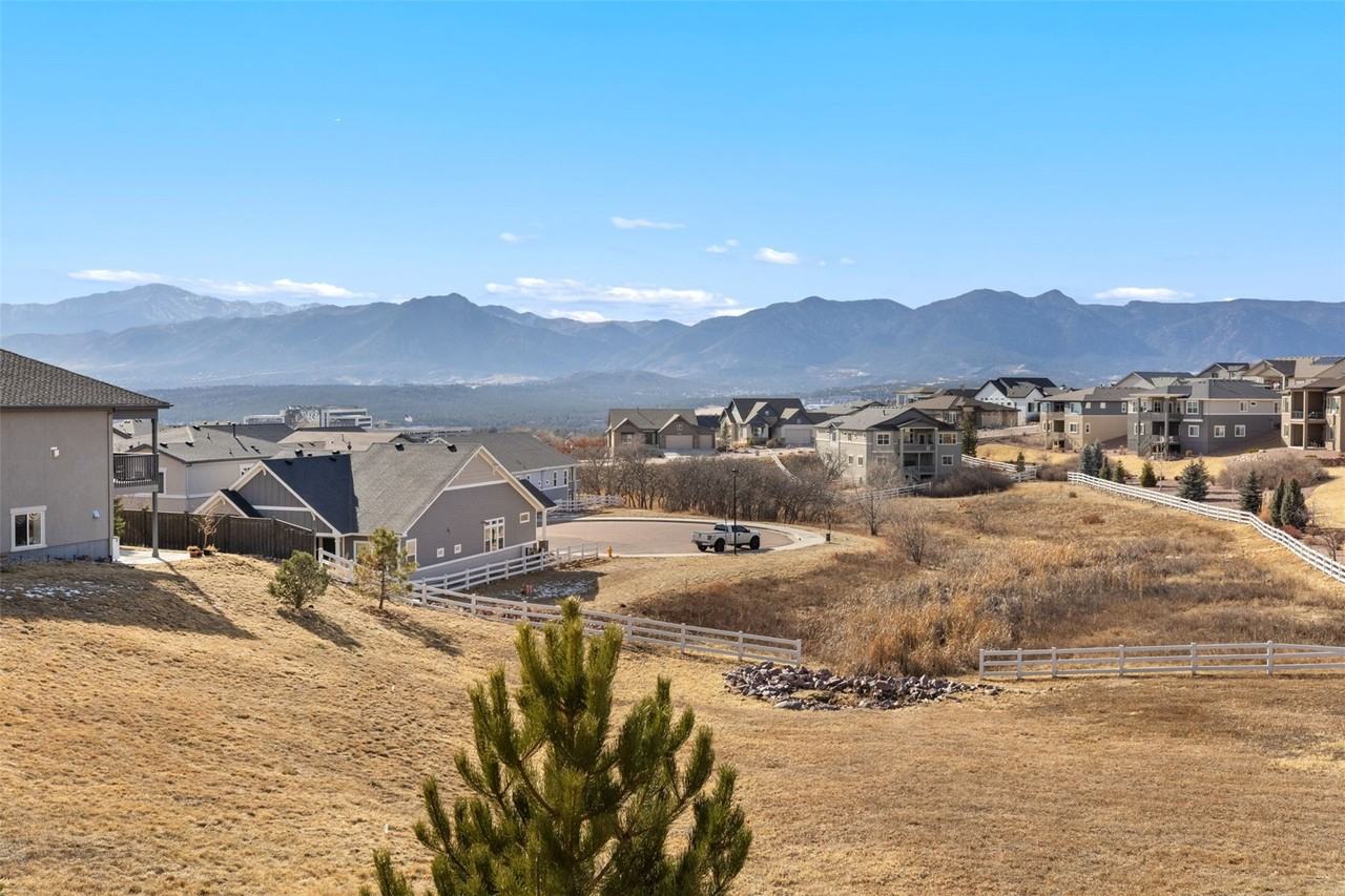1338 Promontory Bluff Vw - Photo 2 of 25