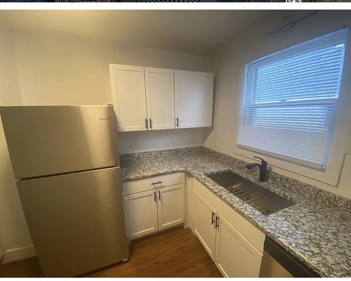 351 W Chesterfield St - Photo 3 of 8