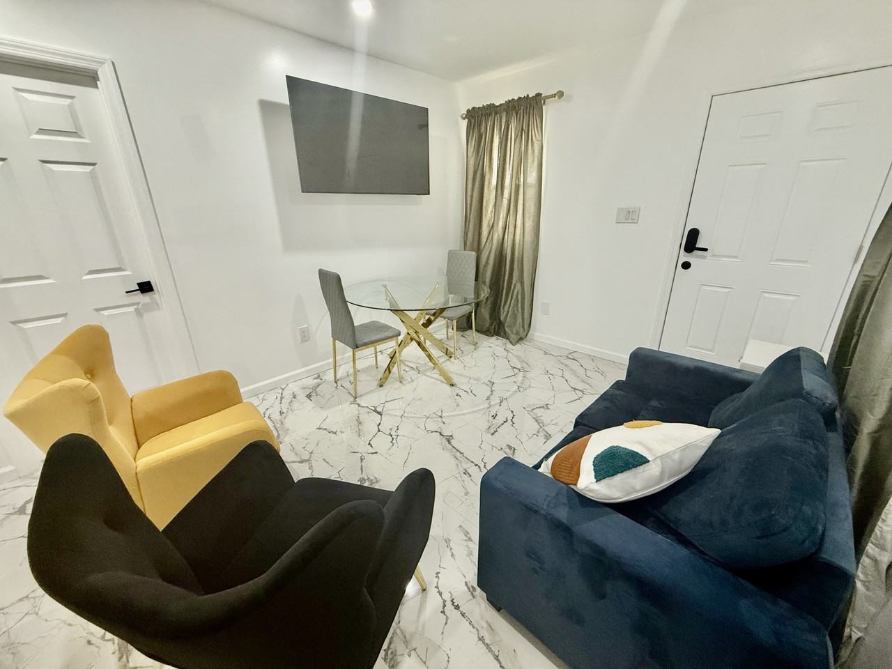 7547 192nd St #3 - Photo 3 of 11