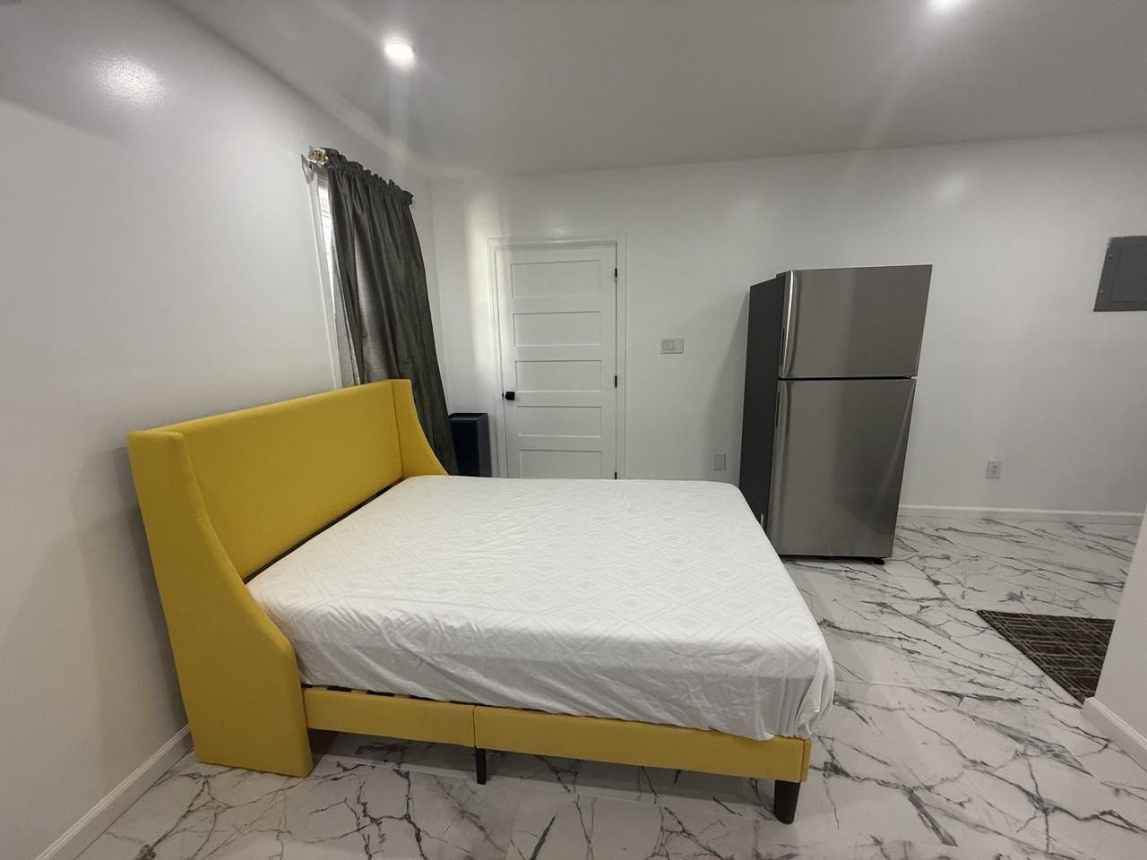 7547 192nd St #3 - Photo 6 of 11