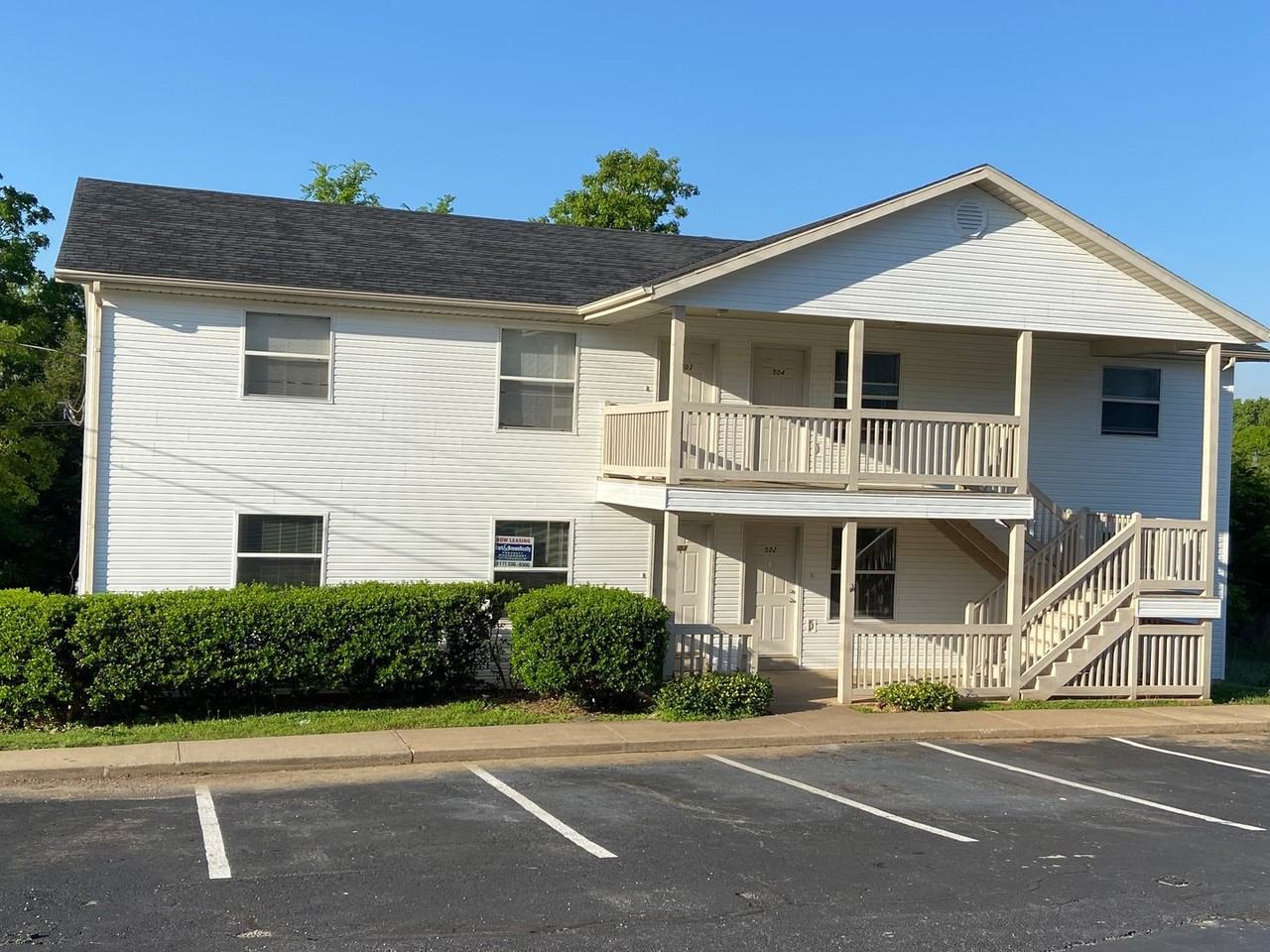 502 Twin Oaks - Photo 2 of 28