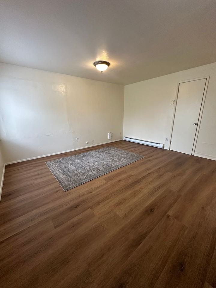 2412 1/2 Everett Ave - Photo 3 of 11
