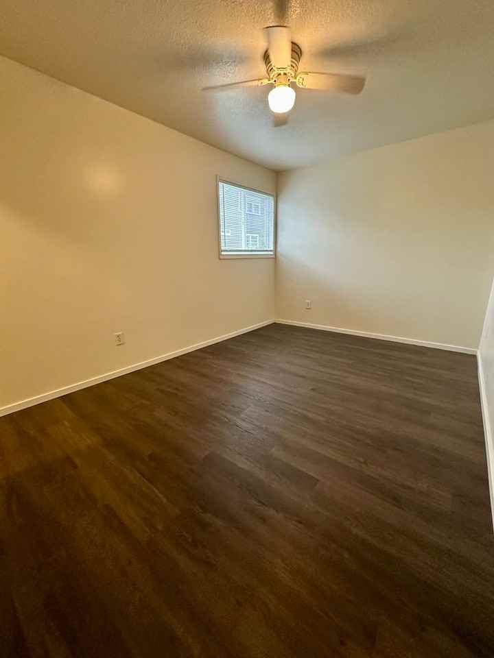2412 1/2 Everett Ave - Photo 4 of 11