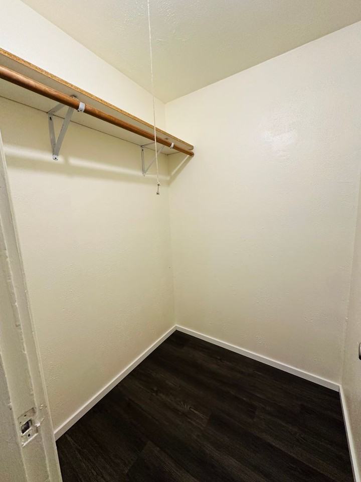 2412 1/2 Everett Ave - Photo 6 of 11