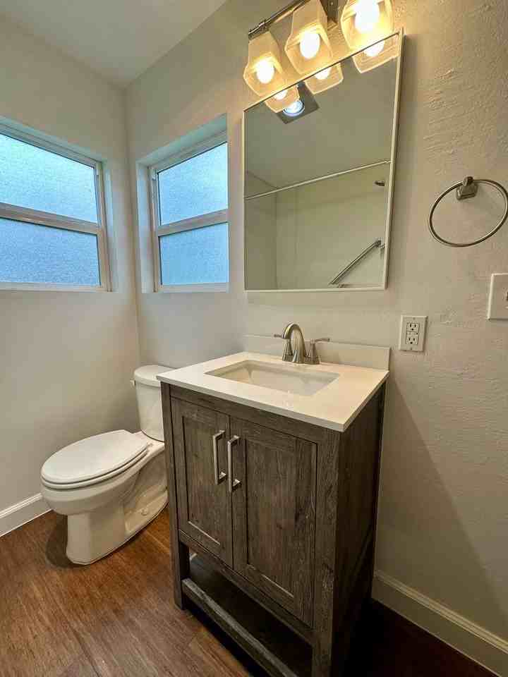 2412 1/2 Everett Ave - Photo 7 of 11