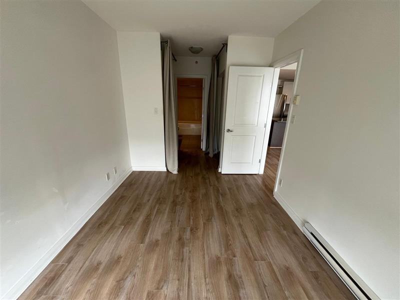 898 Carnarvon Street - Photo 4 of 5