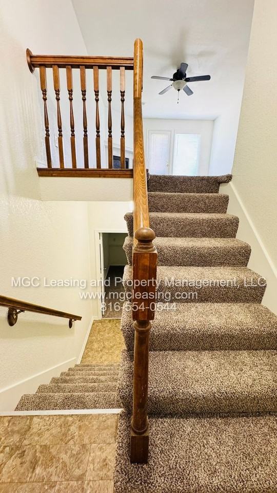 5808-5810 NE 42nd St - Photo 6 of 32
