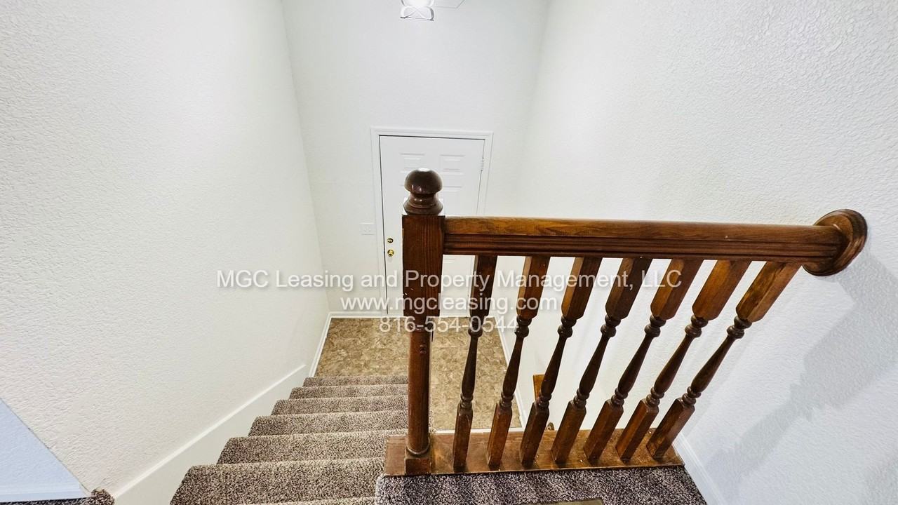 5808-5810 NE 42nd St - Photo 7 of 32