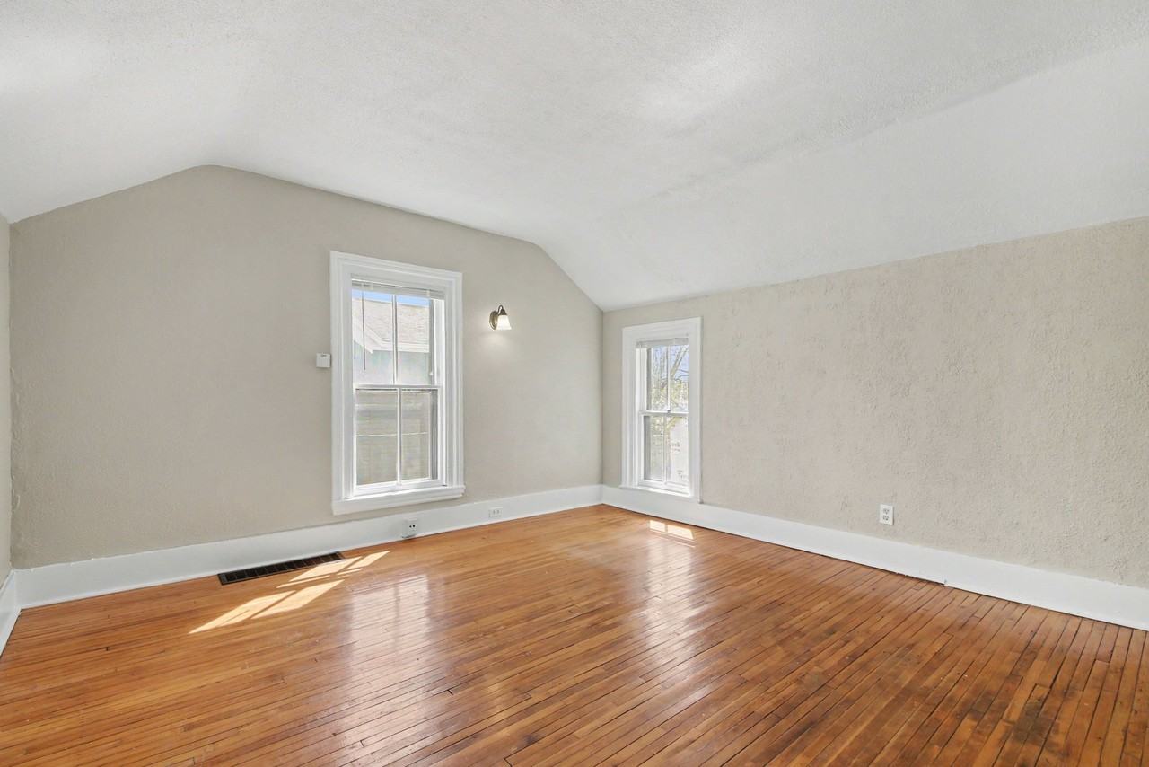 329 Charles Ave Se #2 - Photo 3 of 17