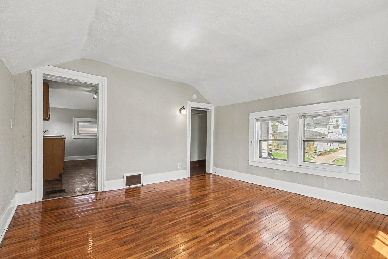 329 Charles Ave Se #2 - Photo 5 of 17