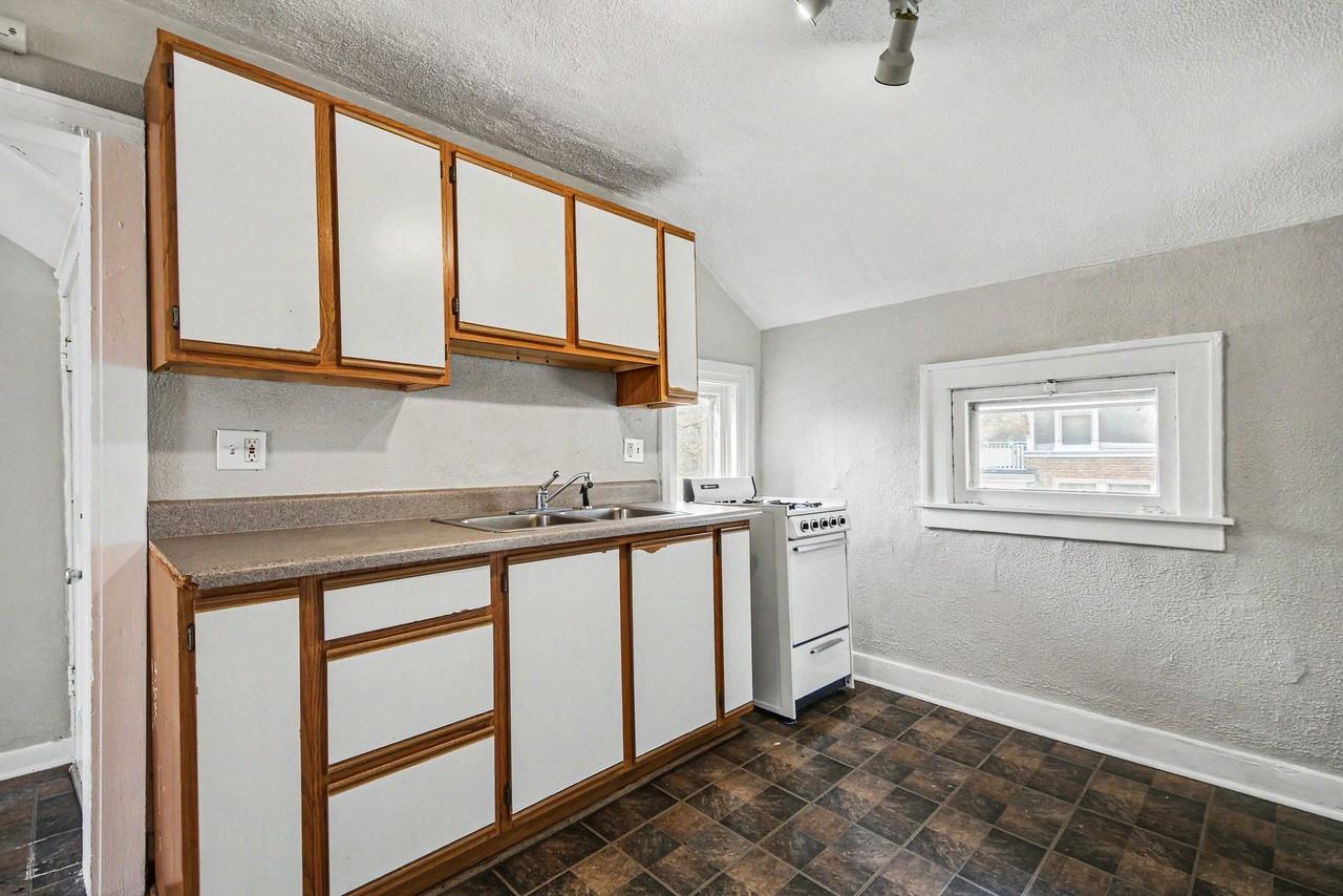 329 Charles Ave Se #2 - Photo 6 of 17