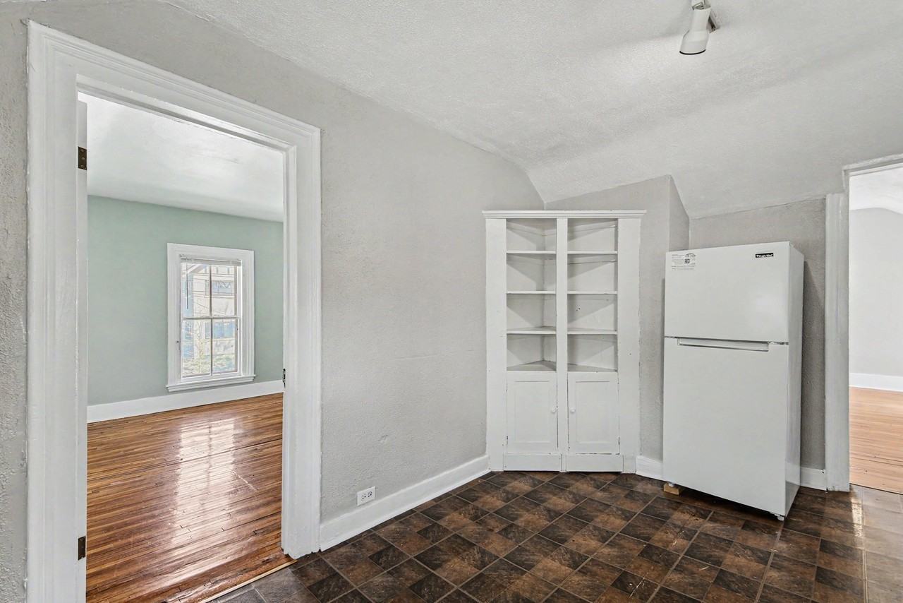 329 Charles Ave Se #2 - Photo 7 of 17