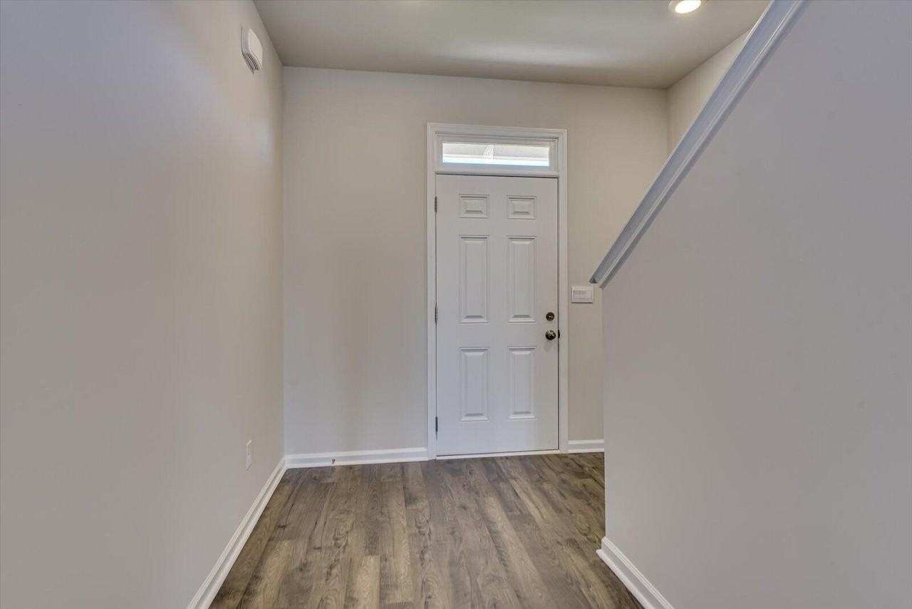 433 Whitby Ct - Photo 5 of 35