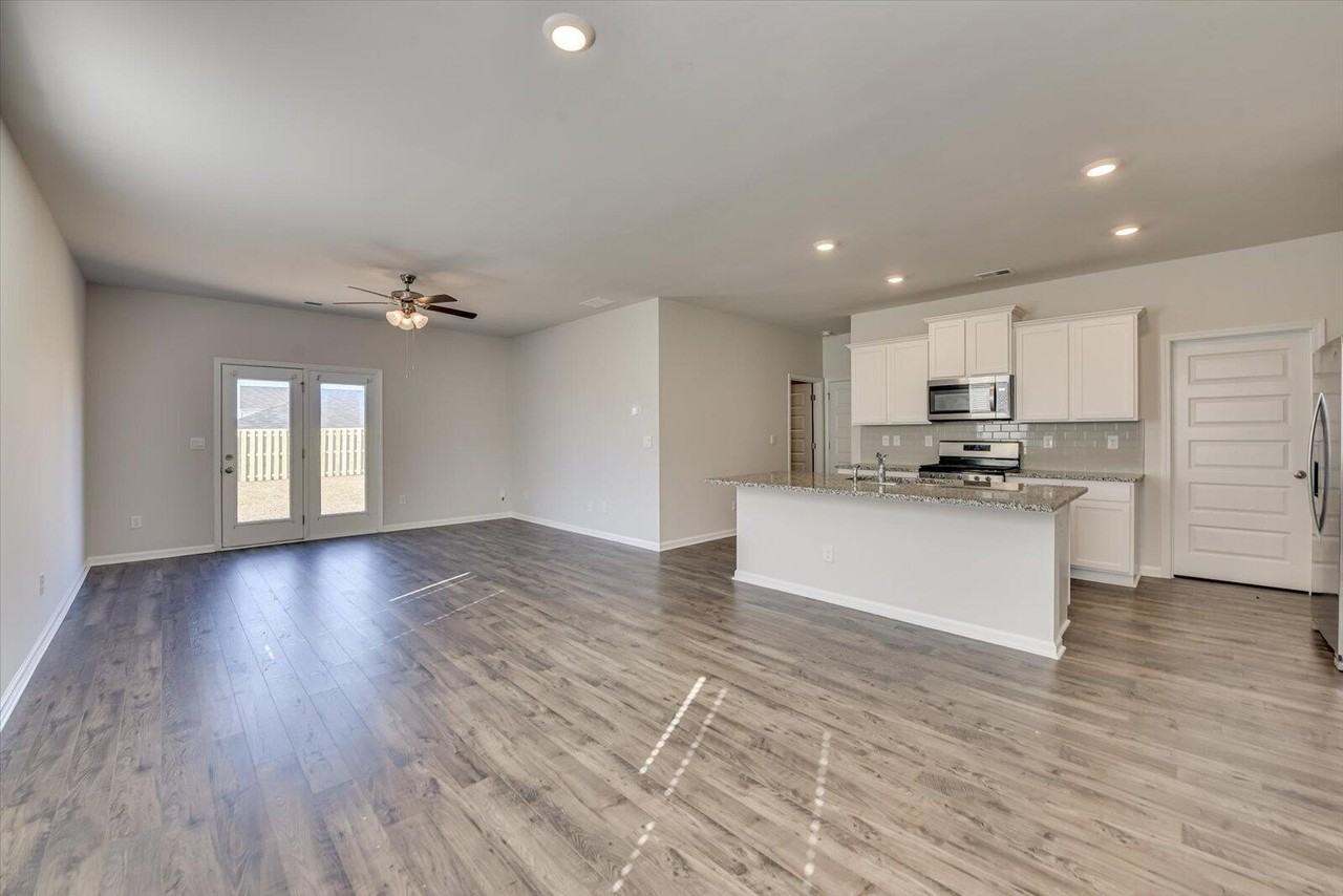 433 Whitby Ct - Photo 7 of 35