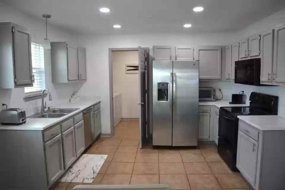 1977 W Deane St - Photo 4 of 16