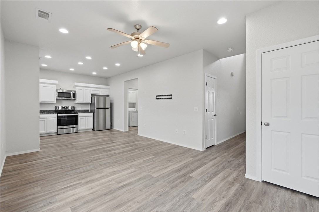 3402 Sw Windrift Ave #2 - Photo 6 of 26