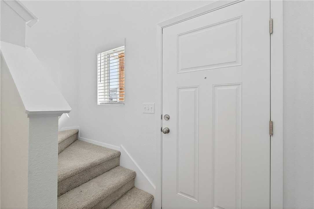 6802 Sw Dignity Ave - Photo 4 of 50