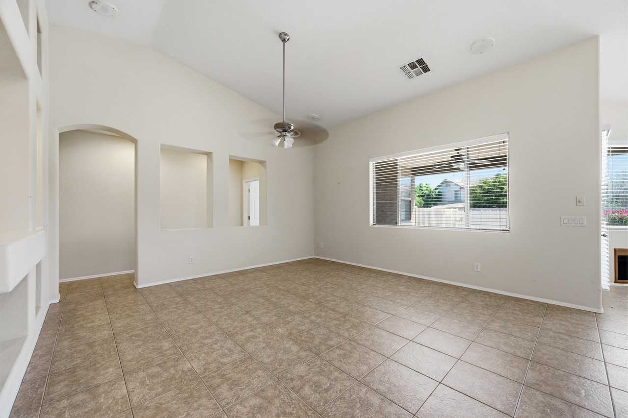 8407 West Myrtle Avenue - Photo 4 of 27