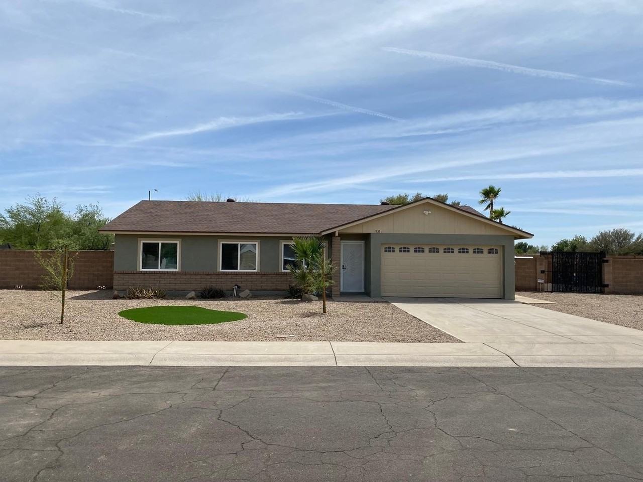 9351 W Caron Dr - Photo 2 of 10