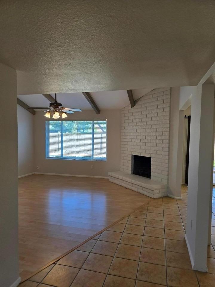 1615 W Summit Pl - Photo 3 of 28