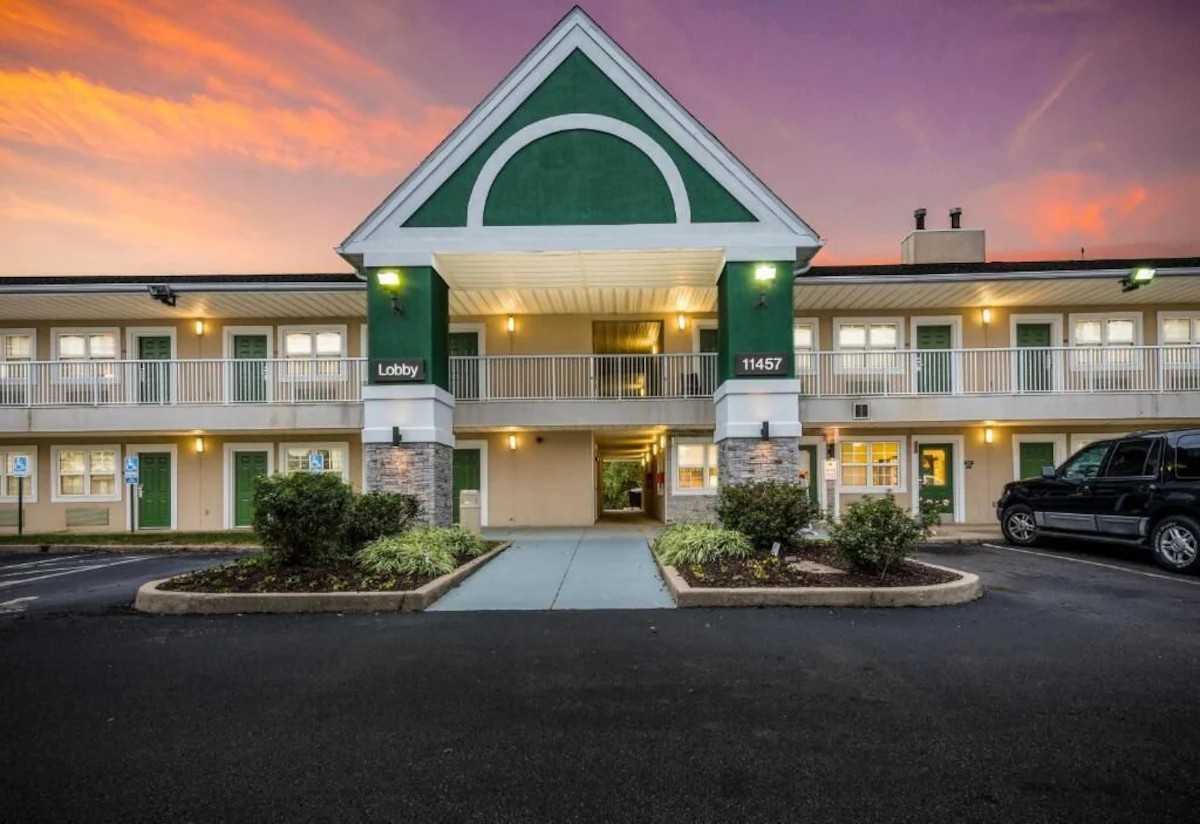 11457 Chester Road - Photo 2 of 8