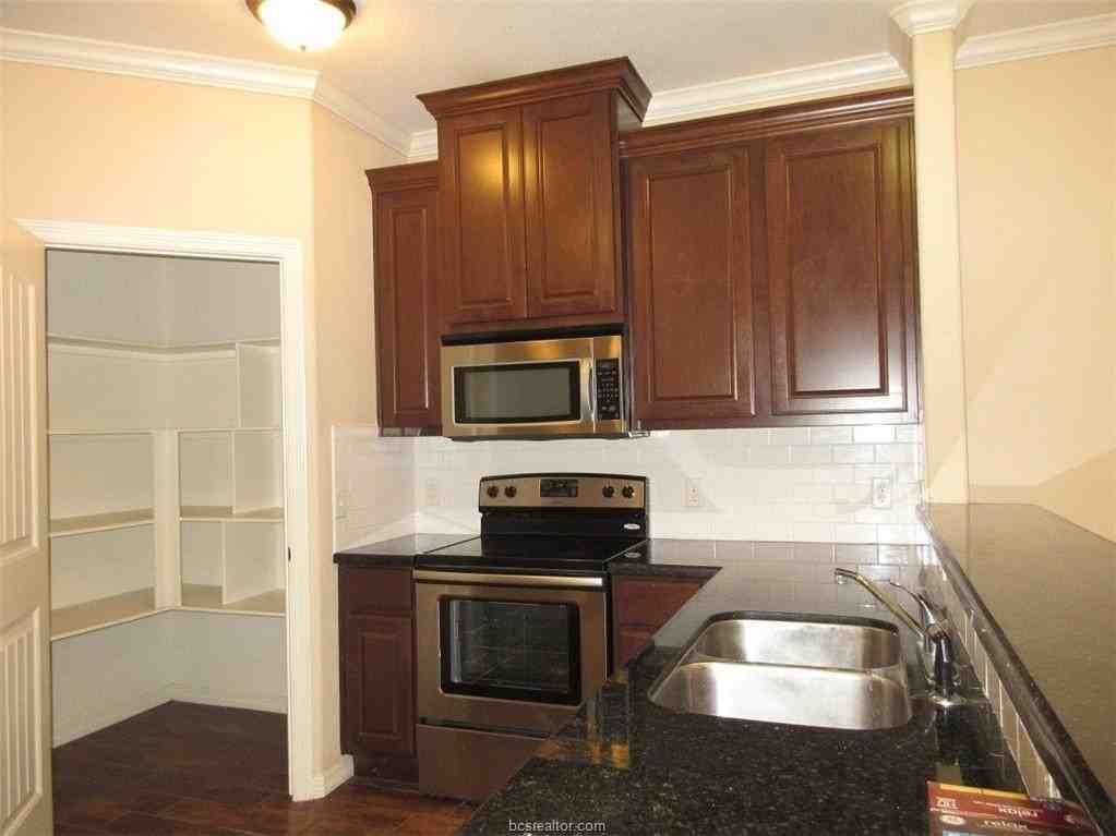 103 Richards St - Photo 5 of 17