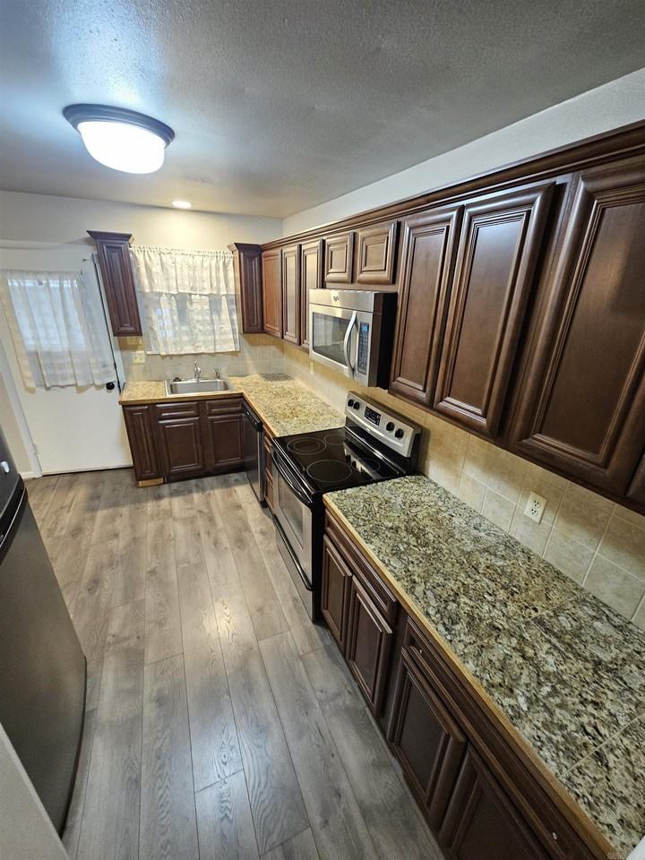 709 N Buchanan St - Photo 5 of 16