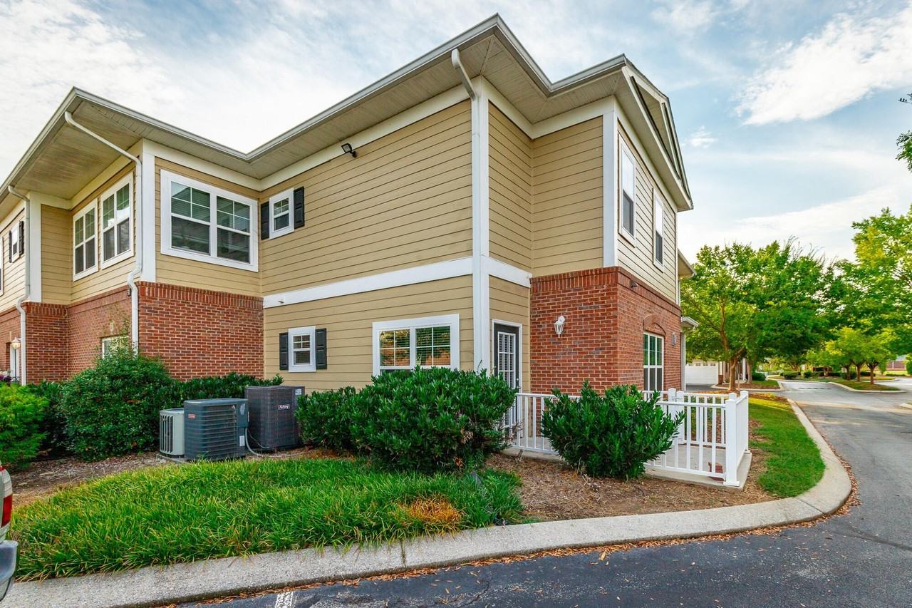 4102 Regency Ct - Photo 2 of 36