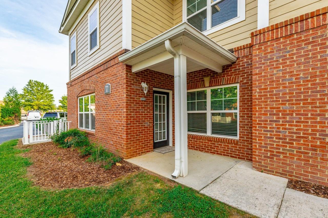 4102 Regency Ct - Photo 3 of 36