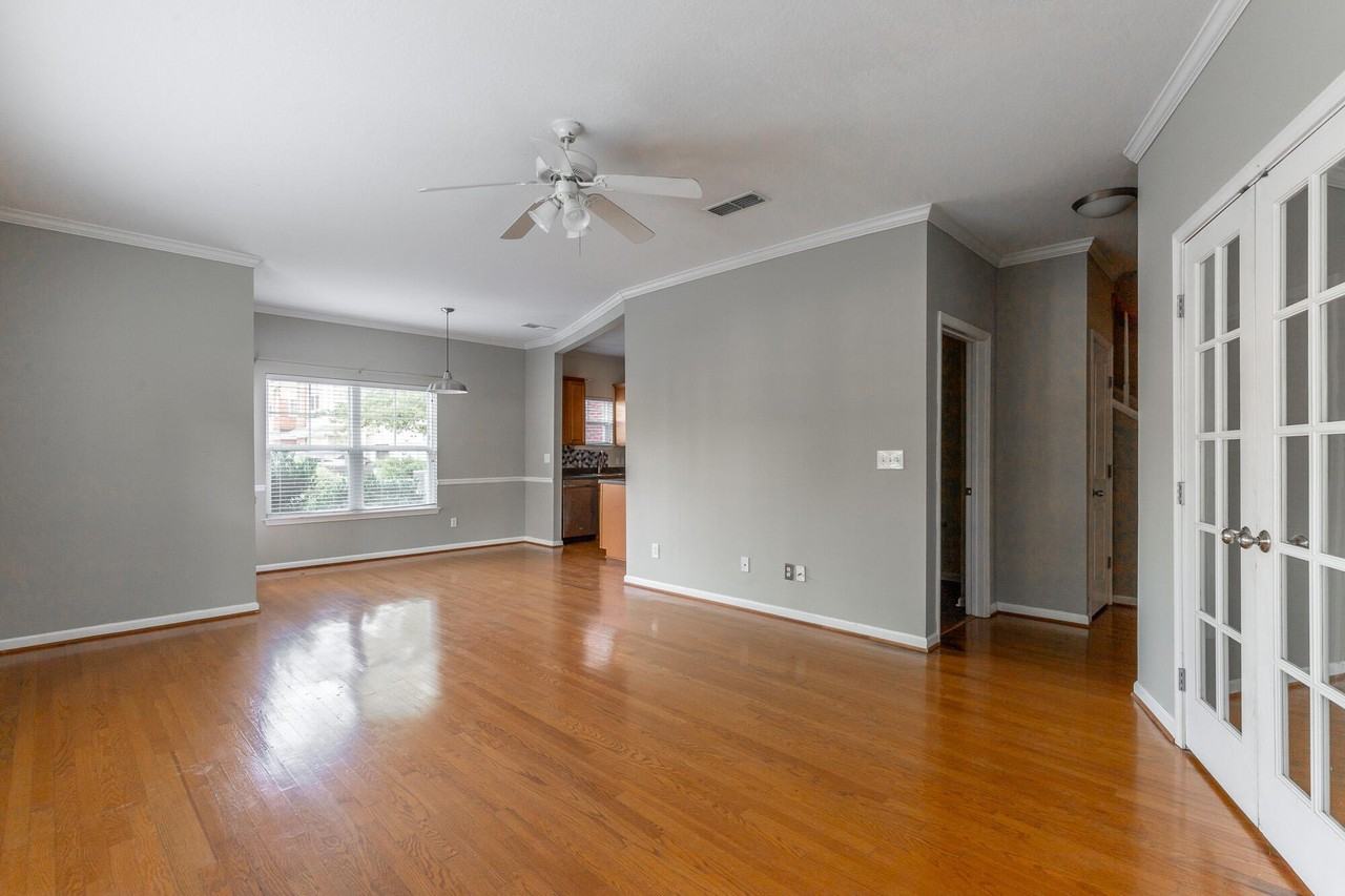 4102 Regency Ct - Photo 4 of 36
