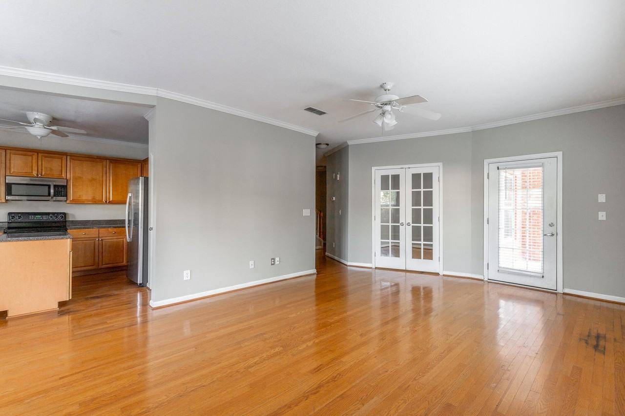 4102 Regency Ct - Photo 5 of 36