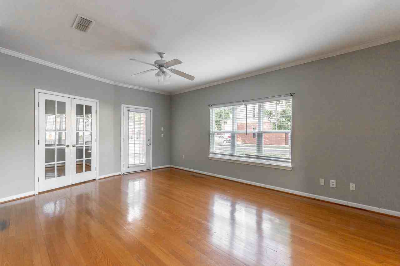 4102 Regency Ct - Photo 6 of 36