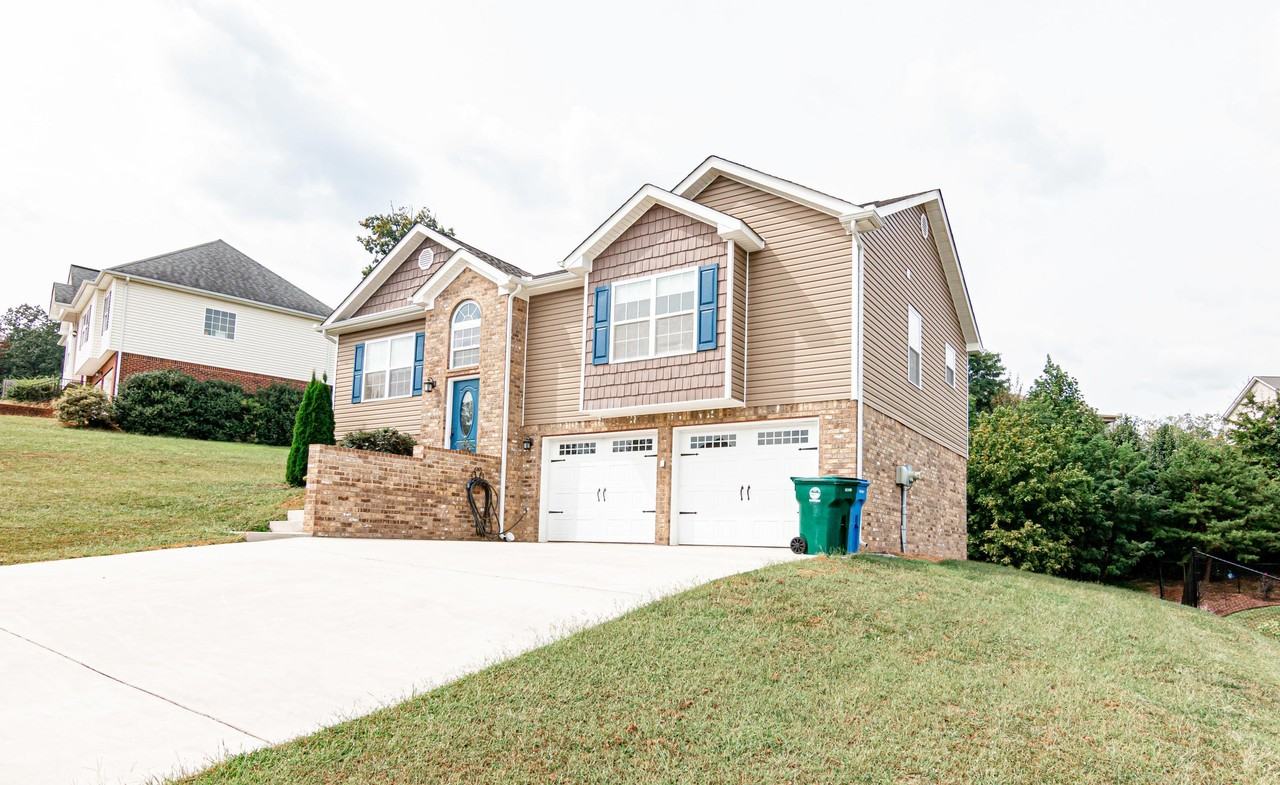 459 Titanium Dr - Photo 2 of 32